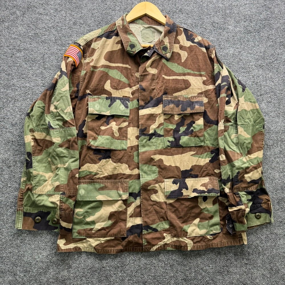 US Army M81 Woodland Field Jacket Men's Size M Camouflage Military w/ Patches